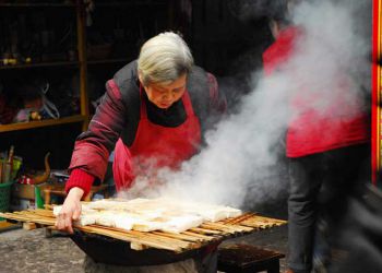 四面山大瀑布与中山古镇完美邂逅