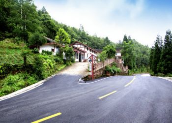 飞岩避暑山庄全景